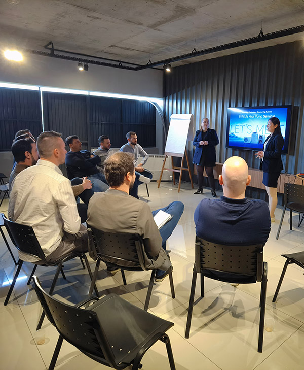 SPRSUN technical team is providing heat pump technical training in Europe SPRSUN texnik jamoasi Evropada issiqlik nasoslari bo'yicha texnik ta'lim beradi